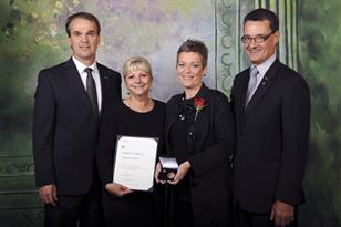 Francine Grenier médaillée de l'Ordre du mérite de la FCSQ